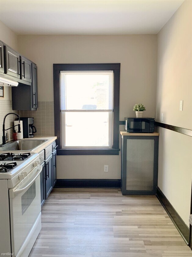 Primary Photo - 2 br, 1 bath 4plex - 3921 North Thomas Ave...