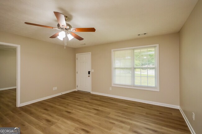 Foto del edificio - 15 Whitehead Ct