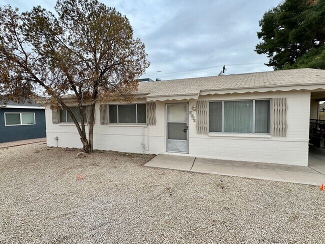 Building Photo - Remodeled 3 Bedroom/2 Bath Single Level Ho...