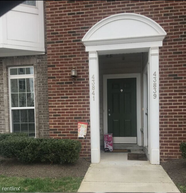 Building Photo - 3 br, 2.5 bath Condo - 43841 Kingston Stat...