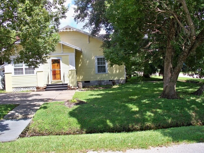 Beautiful Bungalow with heart-of-pine floors - Beautiful Bungalow with heart-of-pine floors House