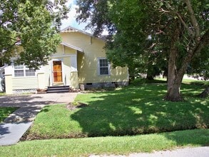 Building Photo - 321 E Pierce Ave