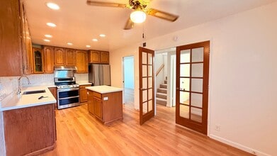 Building Photo - 1033 Fontana Dr