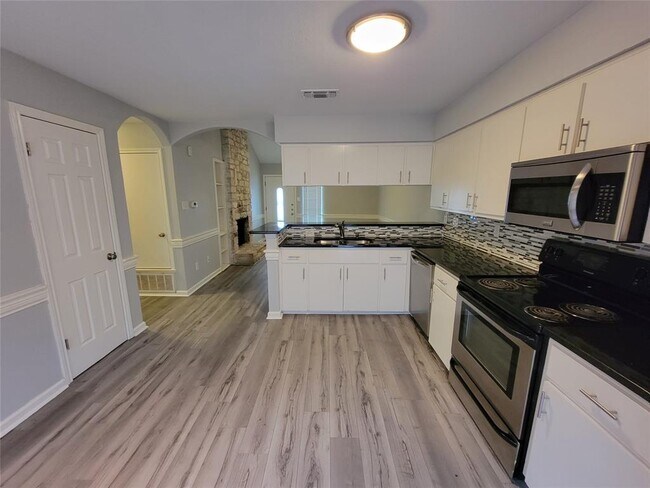 Building Photo - 2903 Catalina Dr