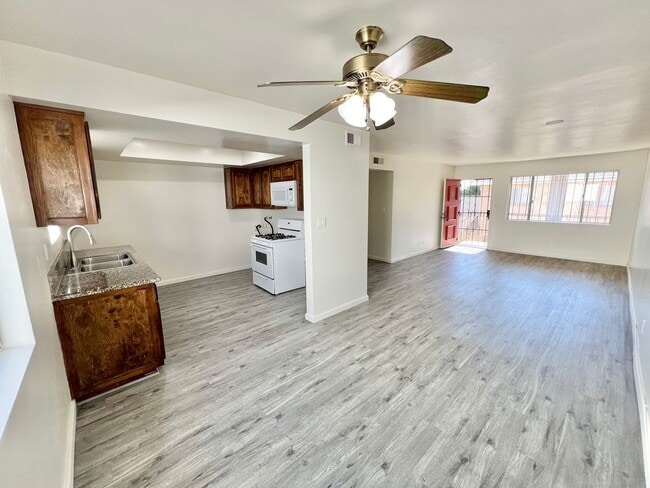 Building Photo - Spacious 3BD/2BA Upper-Level Apartment with Private Patio & 2 Parking Spaces