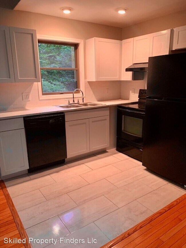 Building Photo - 3 br, 2 bath House - 214 Champlain Dr