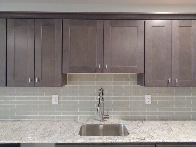 Foto del edificio - 949 State Rd