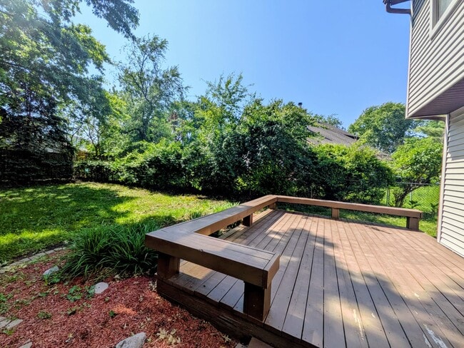 Building Photo - 515 Clearwater Dr
