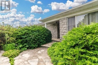 Building Photo - 1996 Cedar Ln Terrace