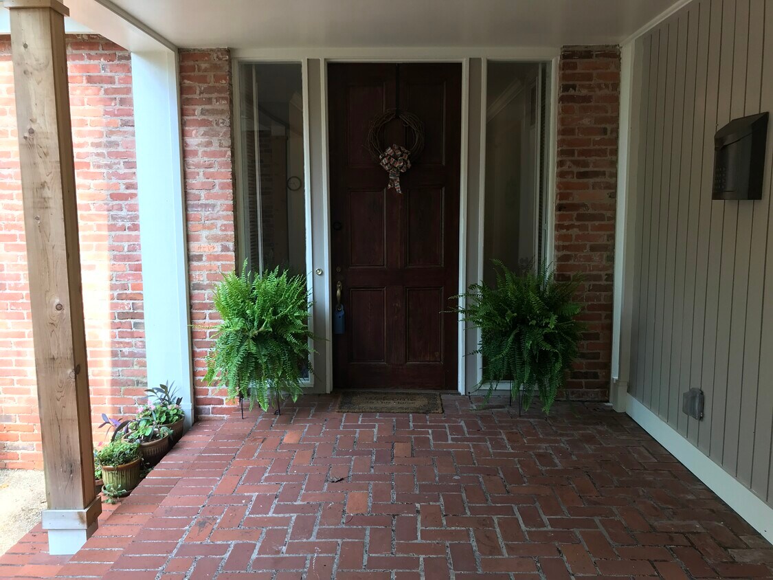 Primary Photo - 1855 Park Dr