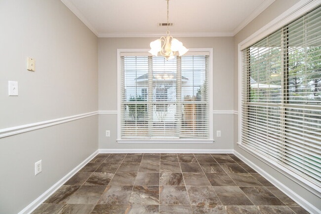 Building Photo - 22 Saratoga Pl