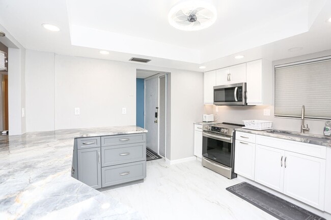 Building Photo - ** TIMBER CREEK AT LELY  ** 2 BED / 2 BATH...