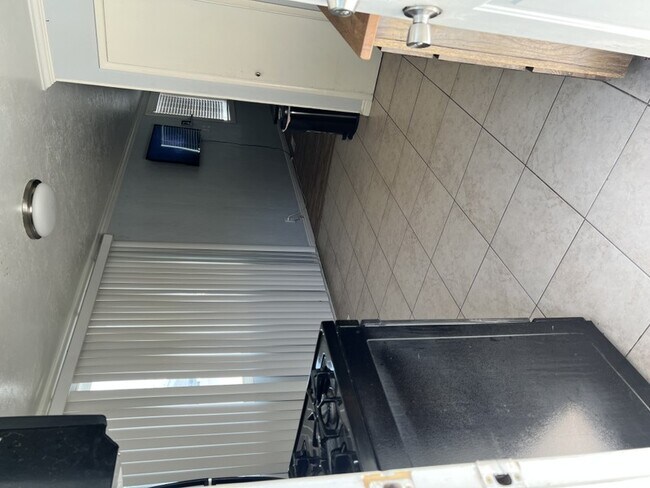 Building Photo - 562 E 4500 S