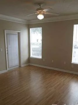 Building Photo - 18021 Villa Creek Dr