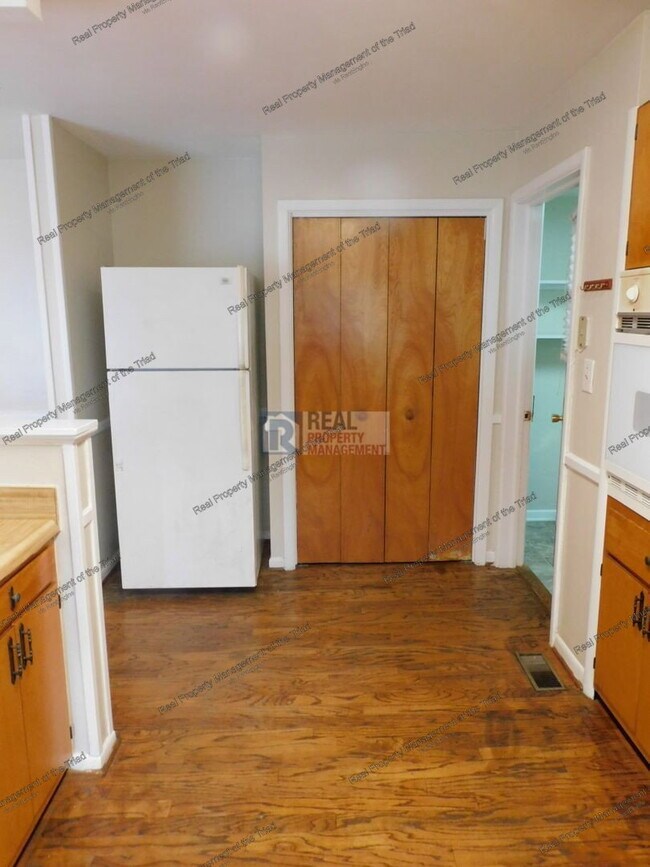 Foto del edificio - 604 Pineburr Rd