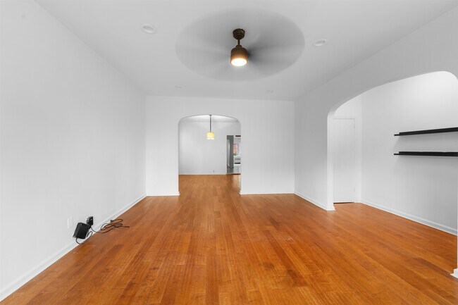 Foto del edificio - 172 W 49th St