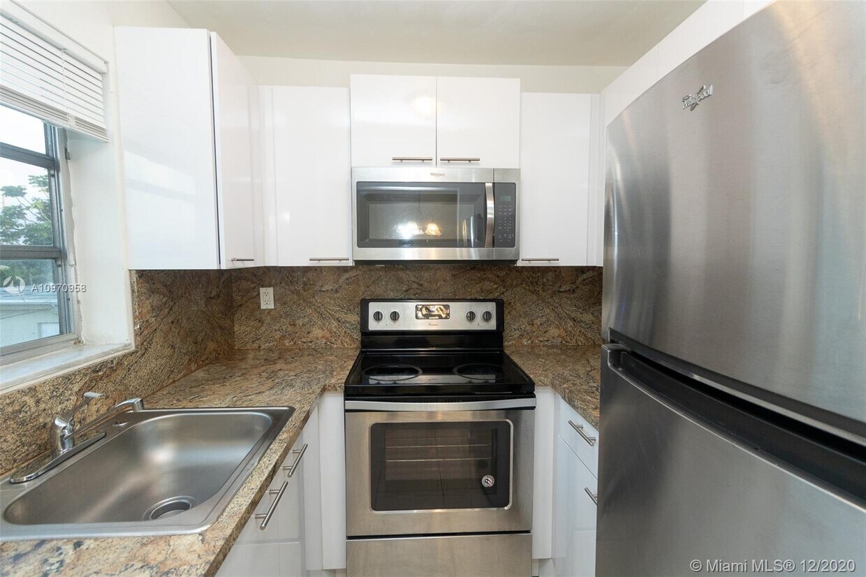 Foto principal - 2435 Van Buren St