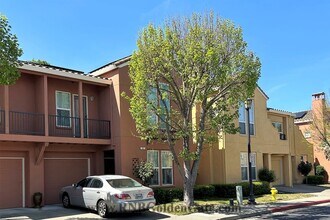 Building Photo - 42 Arnold Dr