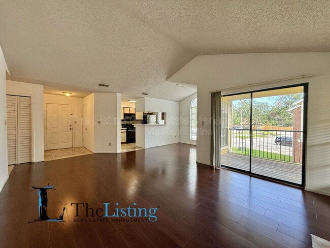 Foto del edificio - 8724 Mallard Reserve Dr