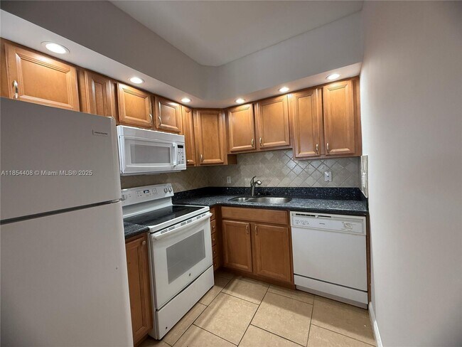 Foto del edificio - 2424 SE 17th St