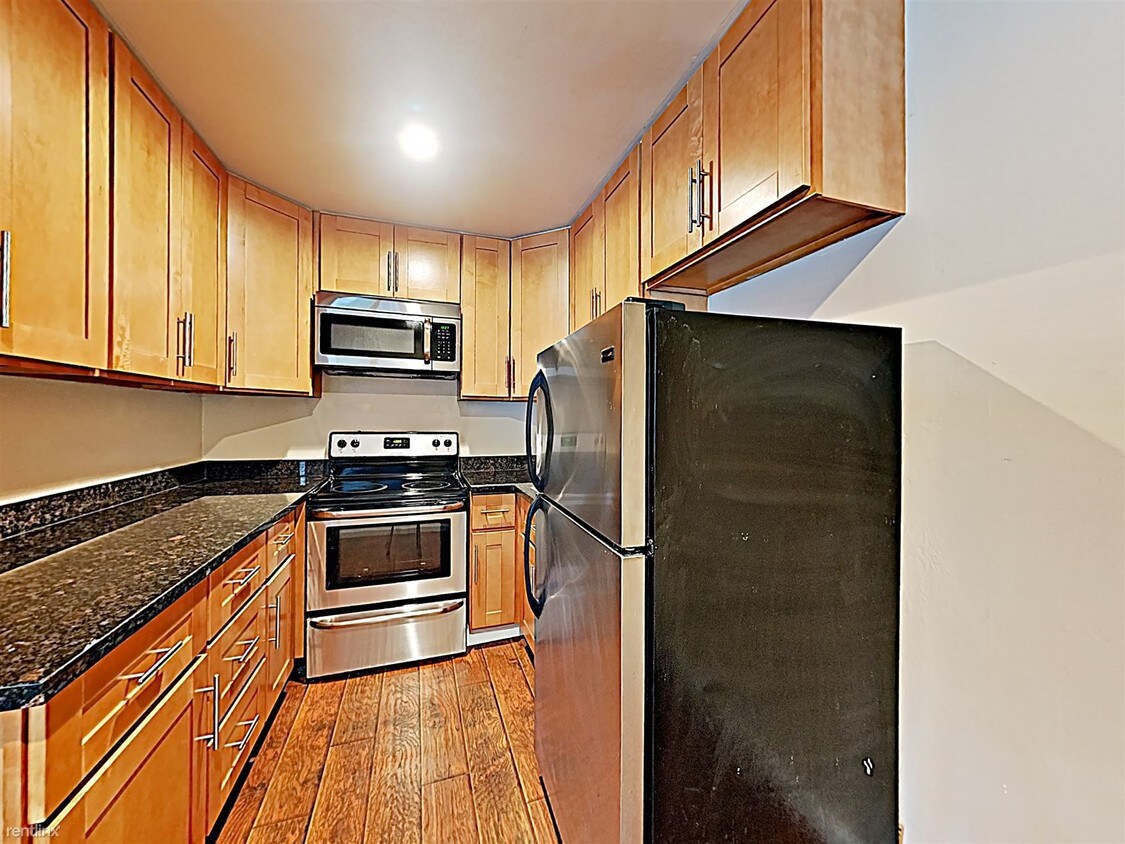 Primary Photo - 3405 Dimond Ave