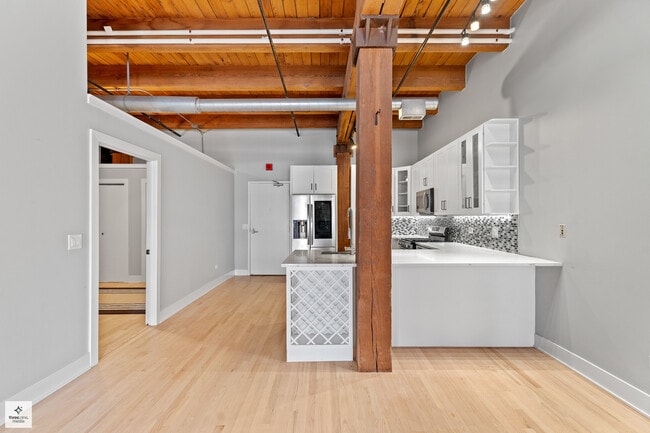 Building Photo - 701 W Jackson Blvd