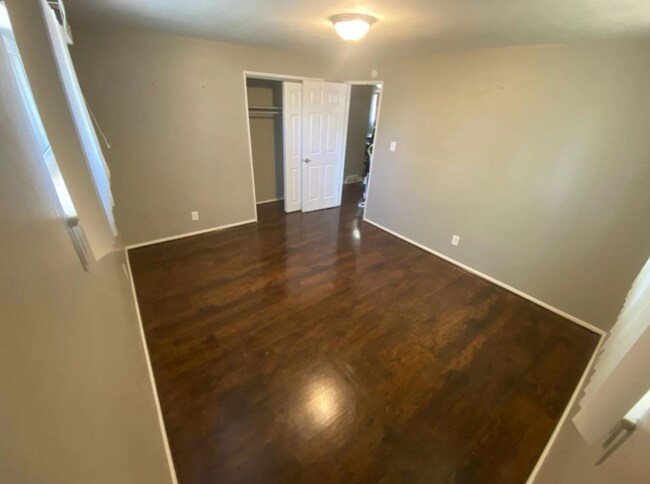 Building Photo - 3212 Uvalda St