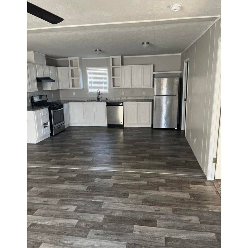 Foto del edificio - 1085 Spring Bay Rd