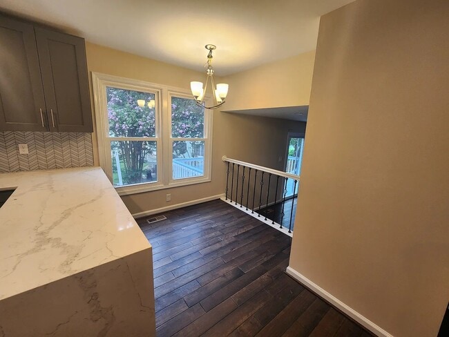 Foto del edificio - 721 Symphony Woods Dr