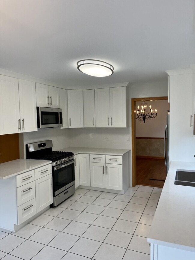 Building Photo - 934 Winnetka Terrace