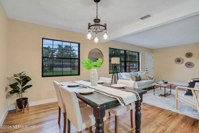 Building Photo - 2138 Larry Dr