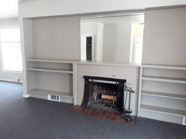 Building Photo - 325 S Sherwood St