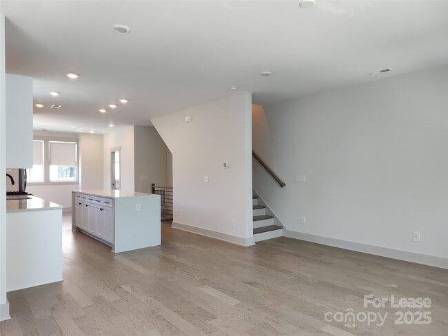 Building Photo - 1037 Wesley Terrace Ave