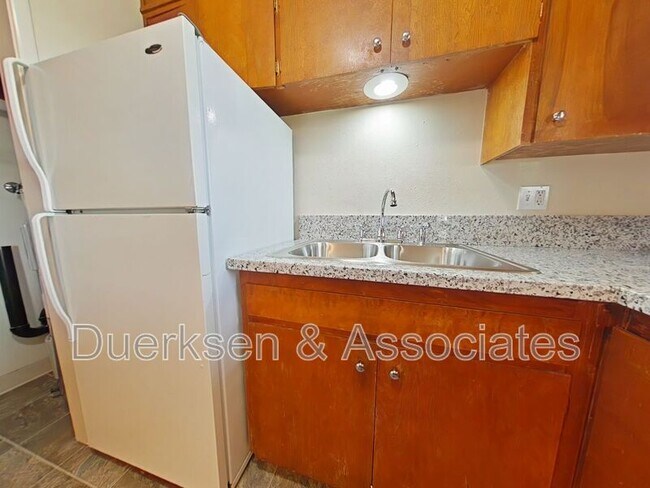Building Photo - 2021 Applegate St
