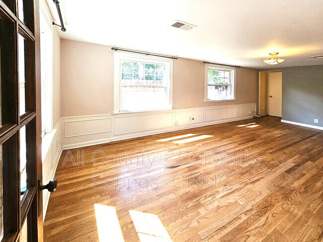 Building Photo - 502 E Kiowa St