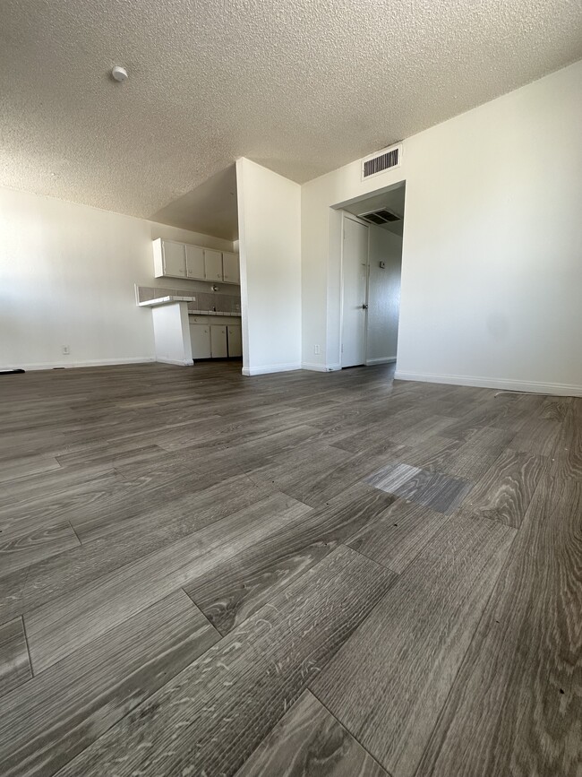 Building Photo - 485 North Cir
