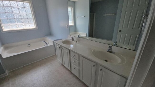 Building Photo - 108 Kimeo Way