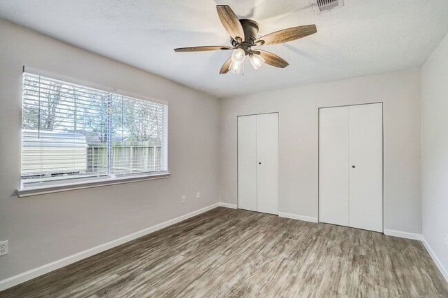 Building Photo - 15910 Plover Ct