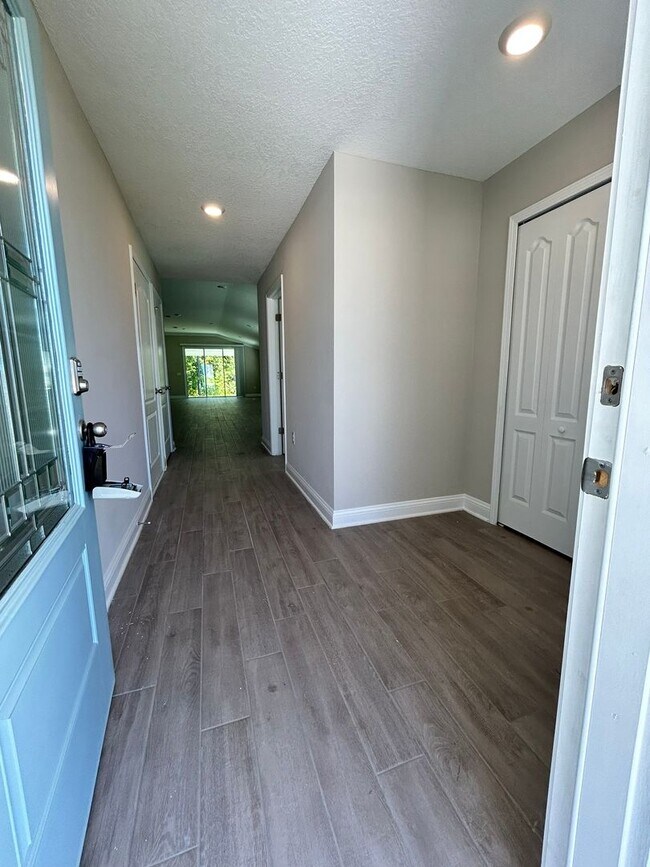 Building Photo - LIMITED TIME SPECIALS - 1/2 Month Free Ren...