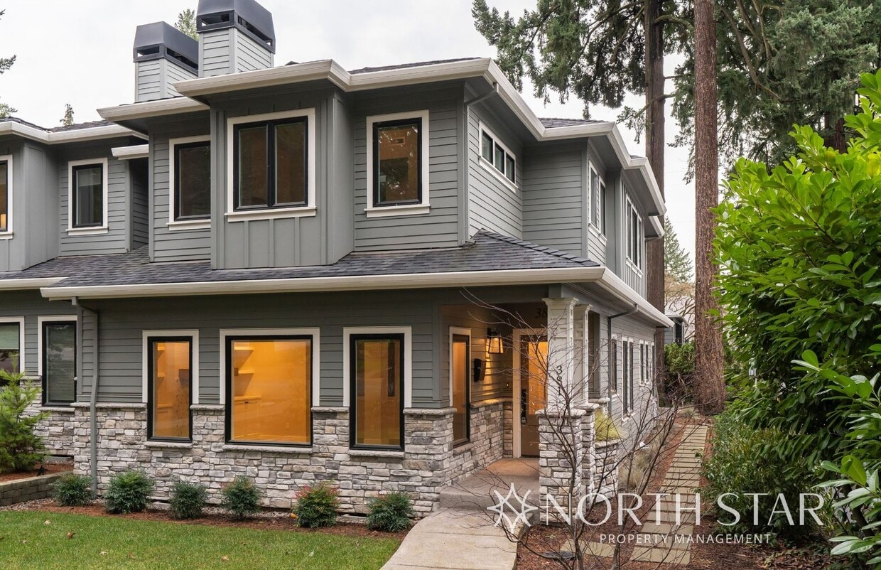 Primary Photo - Newer Duplex in the Heart of Lake Oswego.