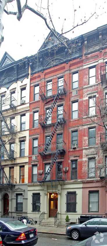 Primary Photo - 521 E 83rd St