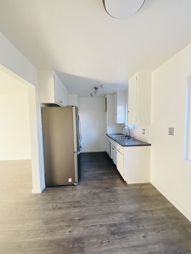 Building Photo - 539 Hyde Park Pl