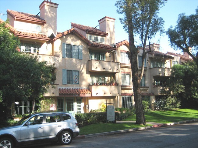 Building Photo - 22501 Del Valle St