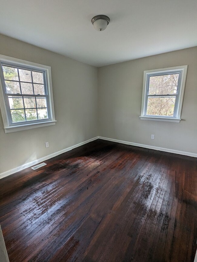 Building Photo - 3 bedroom home in Emporia