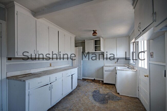 Building Photo - 4122 Cedar St