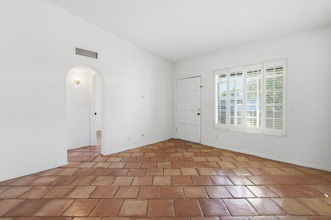 Foto del edificio - 1449 E Highland Ave