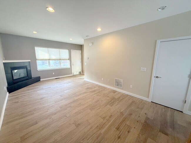 Foto del edificio - Charming Southside 2 Bedroom, 2.5 Bath Townhome