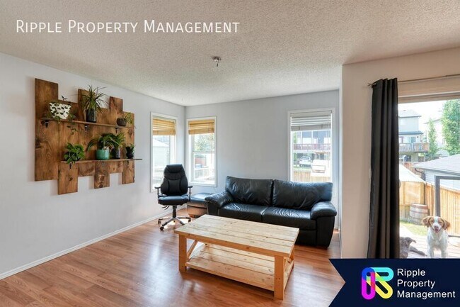 Photo du bâtiment - GORGEOUS 3 BEDS / 2 BATHS TOWNHOUSE IN THE COMMUNITY OF EVERGREEN