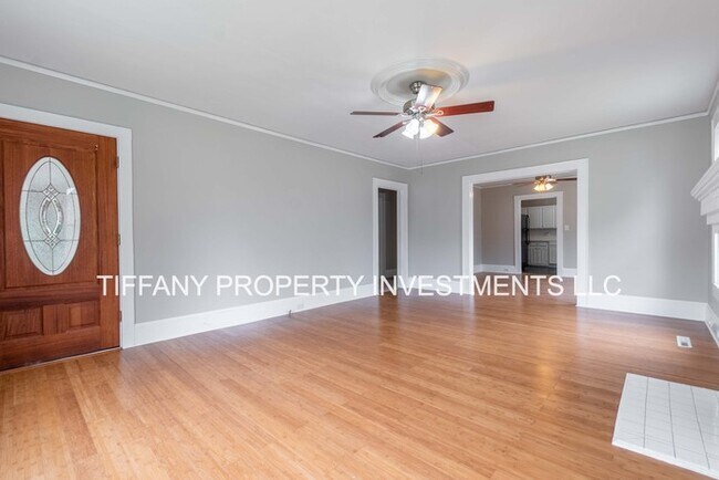 Foto del edificio - 607 Bethpage Rd