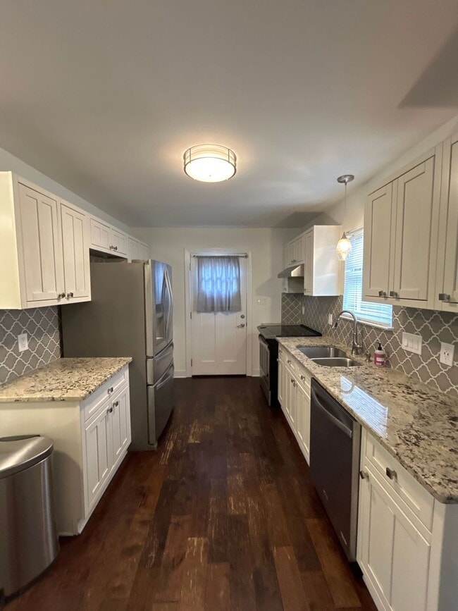 Building Photo - T.R. Lawing Property closet to Uptown!